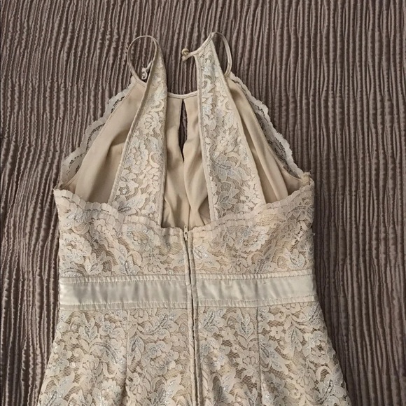 Lace dress - Picture 2 of 3